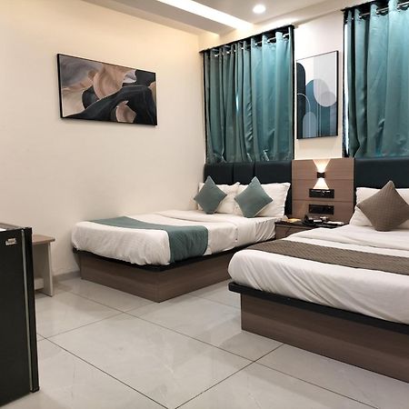Hotel Paris Plaza Ahmedabad Bagian luar foto
