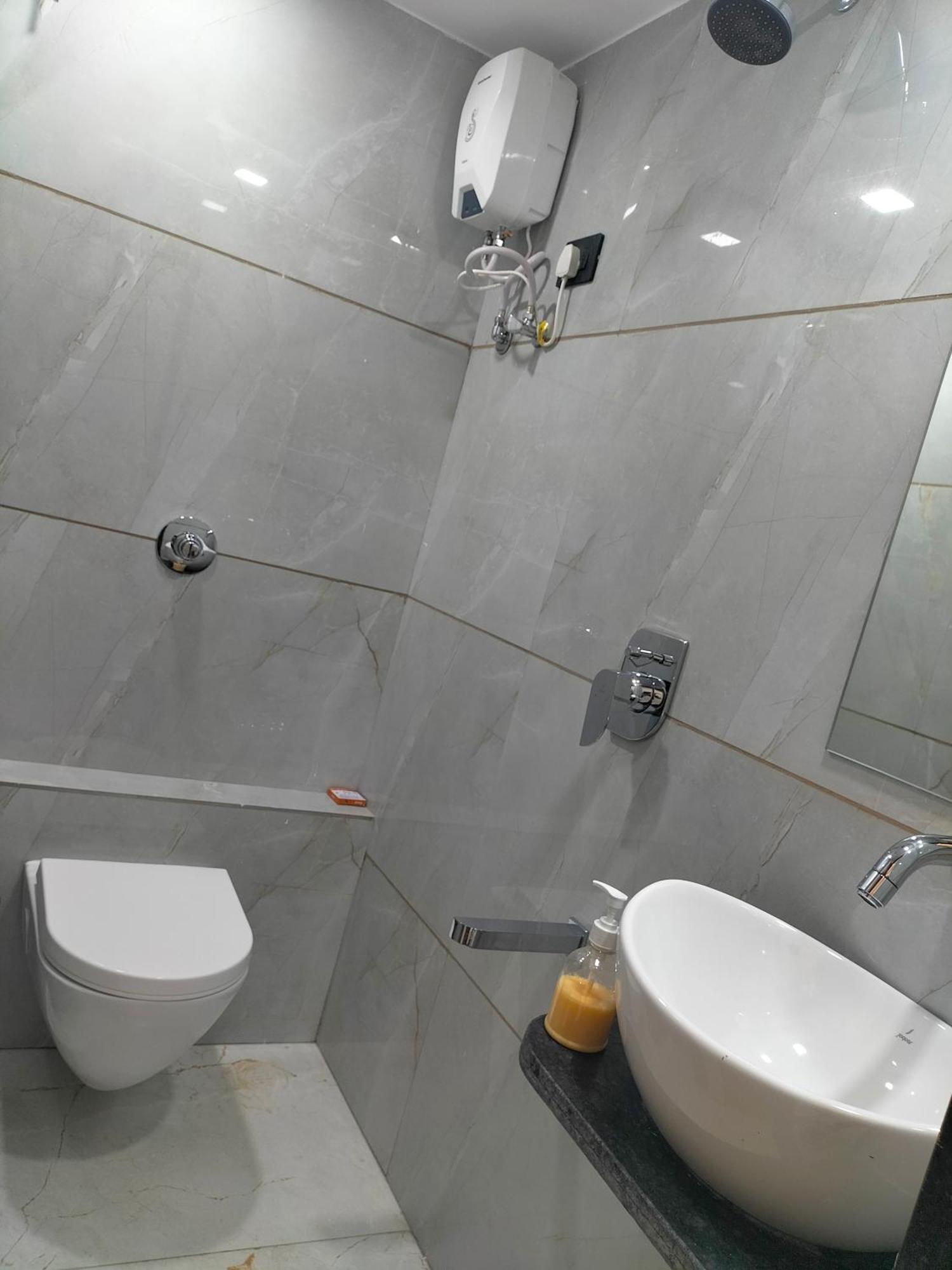 Hotel Paris Plaza Ahmedabad Bagian luar foto