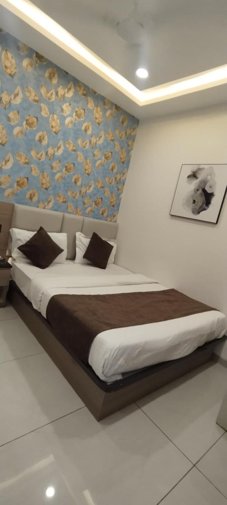 Hotel Paris Plaza Ahmedabad Bagian luar foto