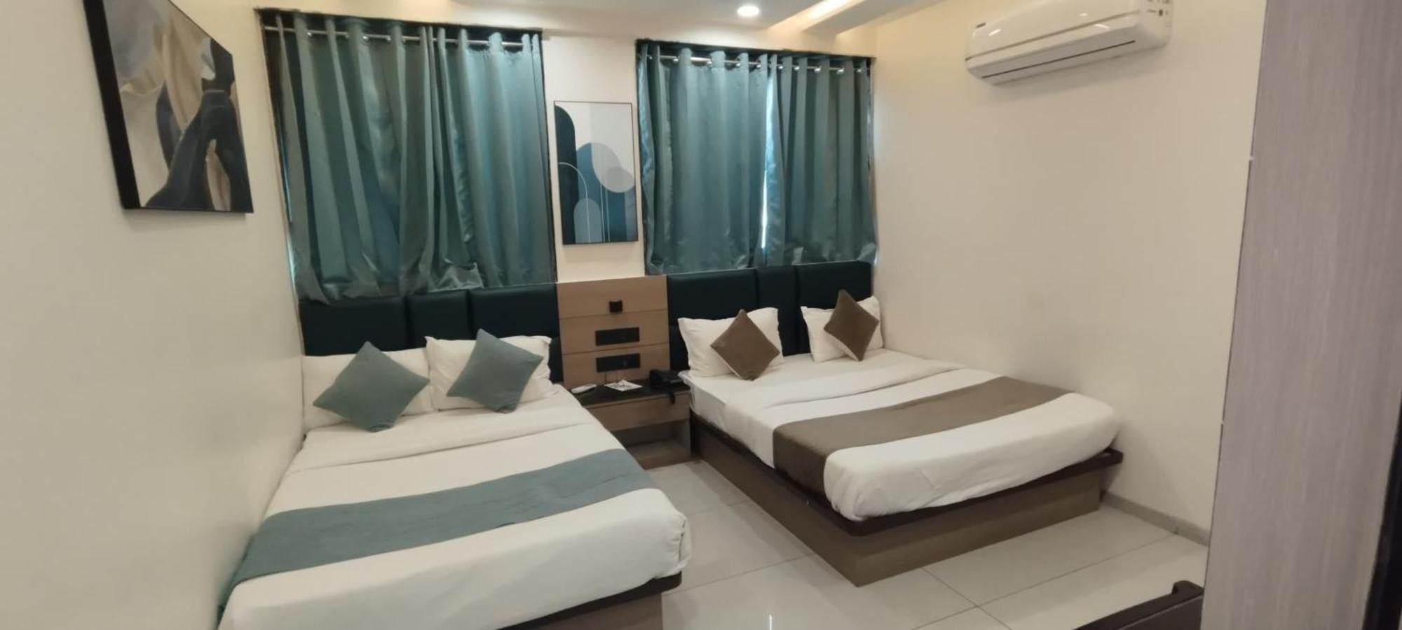 Hotel Paris Plaza Ahmedabad Bagian luar foto